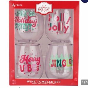 **NEW** Set‎ of 4 Christmas Stemless Wine Glasses